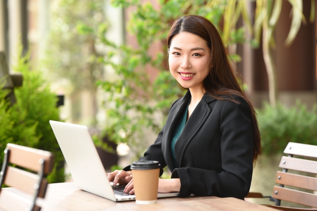 オンラインアシスタントとは？高い？安い？メリットや特徴を解説